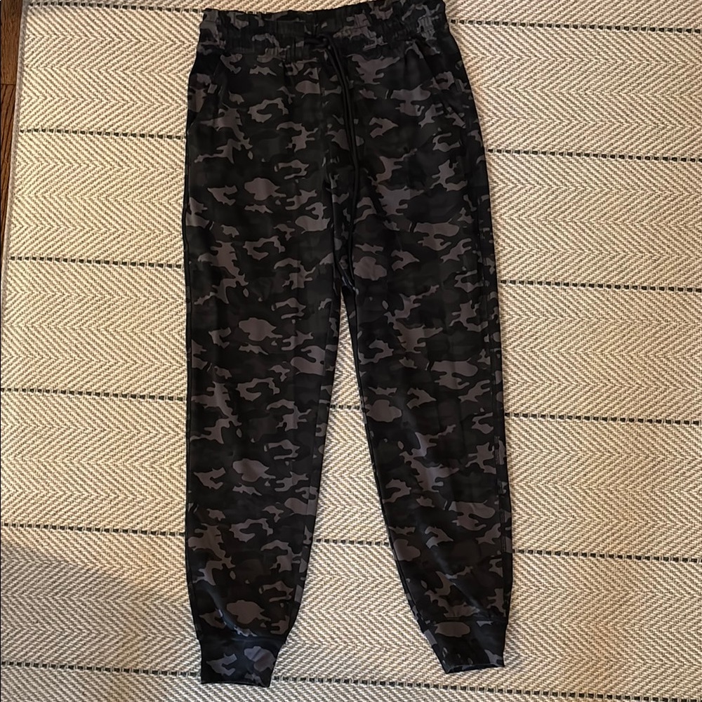 Fabletics Black and Gray Camouflage Pants